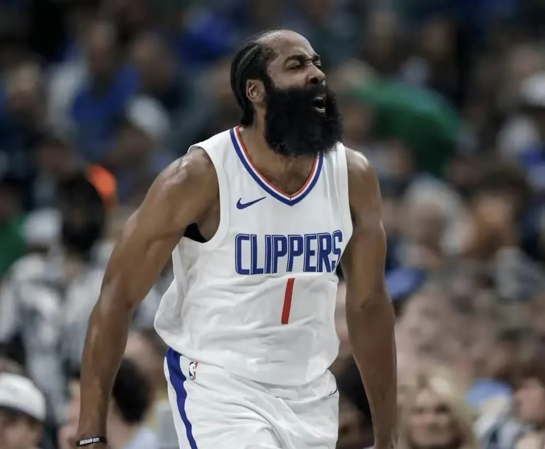 费德勒在快船比赛中比赛规则变更,险胜引发热议!观众掌声雷动的简单介绍 费德勒在快船比赛中比赛规则变更,险胜引发热议!观众掌声雷动的简单介绍