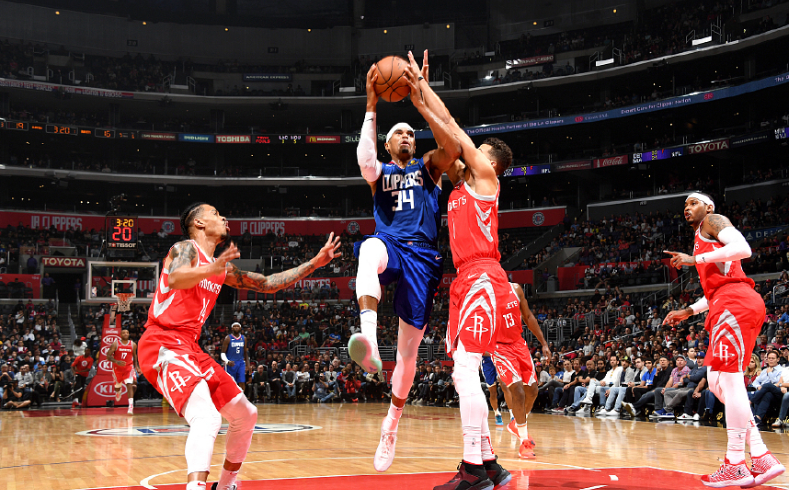 费德勒在快船比赛中比赛规则变更,险胜引发热议!观众掌声雷动的简单介绍 费德勒在快船比赛中比赛规则变更,险胜引发热议!观众掌声雷动的简单介绍