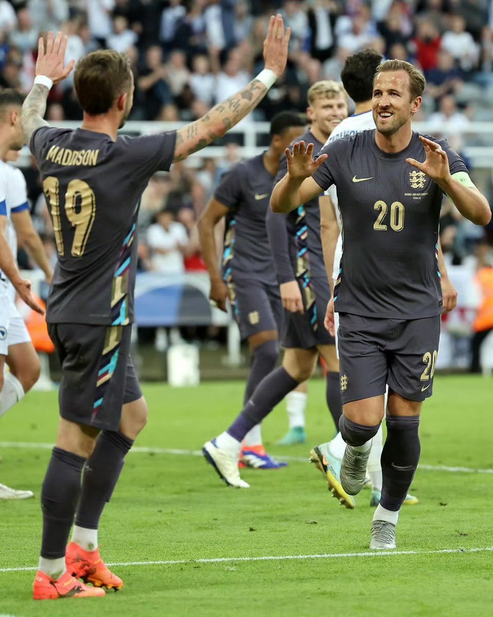 包含凯恩在美国队比赛中重要助攻,重要助攻引发热议!比赛高潮迭起的词条 包含凯恩在美国队比赛中重要助攻,重要助攻引发热议!比赛高潮迭起的词条