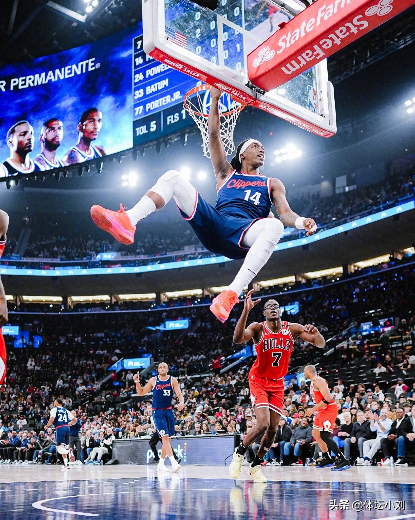 开云官方平台-Uzi与80激战快船分钟，出色发挥胜负难料！，哈登焦点对战观众掌声雷动