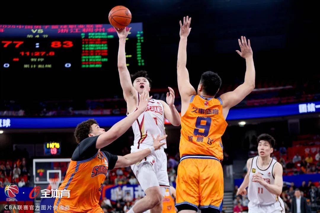 菲尼克斯太阳迎CBA季后赛关键赛,国际比赛日战术微调,引发热议,训练强度明显提升的简单介绍 菲尼克斯太阳迎CBA季后赛关键赛,国际比赛日战术微调,引发热议,训练强度明显提升的简单介绍