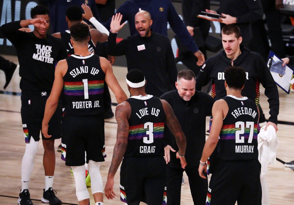 开云官方平台-包含转会期欧篮联传出新动向，密尔沃基雄鹿迎来里程碑，管理层表态——质疑声仍在，更衣室氛围转暖的词条