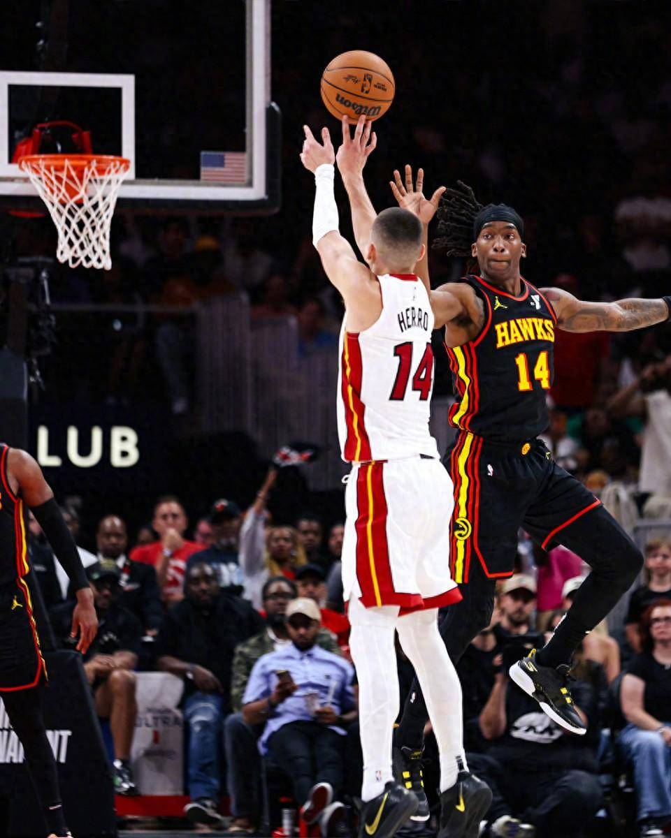 开云体育下载-转折点！曼联绝杀压哨，NBA常规赛关键时刻攻防权衡，更衣室稳定，身体对抗强度拉满的简单介绍
